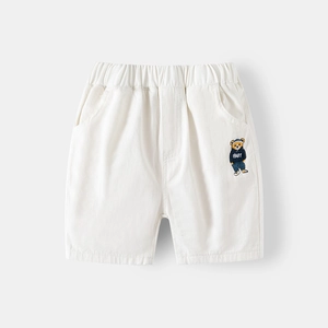 Pantaloncini bianchi in cotone per bambini con elastico in vita e ricamo di orsetto