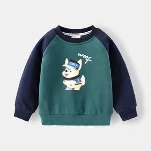 Detail of child sweatshirt with raglan sleeves and cute white puppy cartoon print