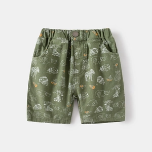 Short enfant vert foncé avec imprimés animaux, taille élastique et motifs de safari