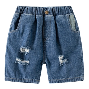 Short en jean bleu foncé pour garçon avec taille élastique et détails déchirés tendance