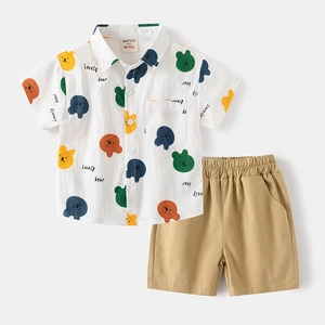 Fashionable boys summer two-piece set with colorful bear print shirt and khaki shorts