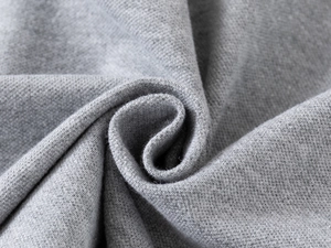 Dettaglio macro del tessuto a maglia in misto cotone e poliestere grigio melange