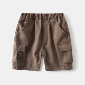 Pantaloncini cargo marroni da bambino con vita elastica e tasche per l'estate