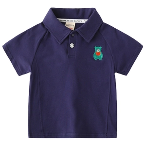 Polo bleu foncé à manches courtes pour garçons avec broderie ours et étiquette blanche