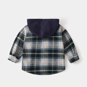 Détail arrière chemise à capuche enfant à carreaux bleu marine et gris en coton doux