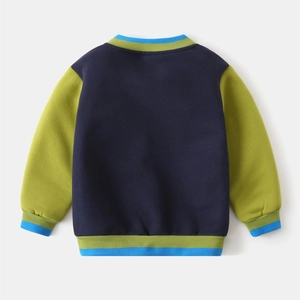 Vue arrière de la veste baseball enfant en polaire avec détails contrastés bleu et olive