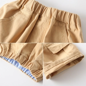 Pantaloncini kaki in cotone per bambino con vita elastica e fodera a righe