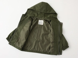 Detail of army green windproof kids hoodie with zipper closure and elastic cuffs