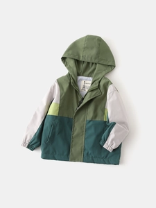 Kids color-block hooded jacket with front zipper and windproof fabric in green and grey