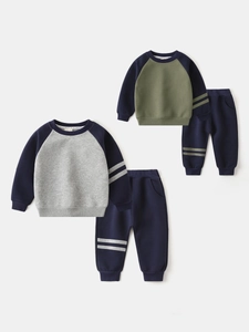 Ensemble sport d'automne pour garçon avec sweat raglan et jogging gris et vert olive