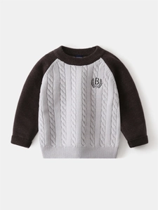 Classic cable knit kids sweater with contrast sleeves and embroidered badge detail