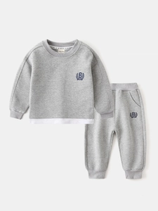 Survêtement gris deux pièces pour garçons avec sweat-shirt à logo B et pantalon de sport