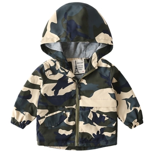 Child hooded windbreaker jacket with classic green camouflage print and elastic cuffs