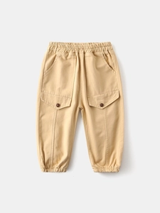 Boys khaki cargo pants with elastic waist and buttoned pockets in casual jogger style