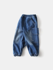 Classic boys' cargo jeans with elastic waist, wash finish and side pocket detail