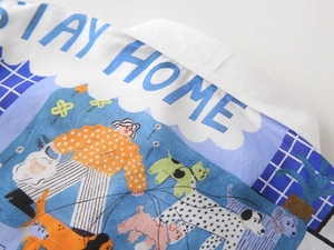 Détail de l'imprimé d'illustration de dessin animé sur chemise en coton pour garçon