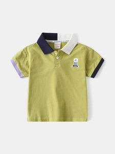 Polo garçon vert moutarde à manches courtes avec col contrasté et imprimé ours