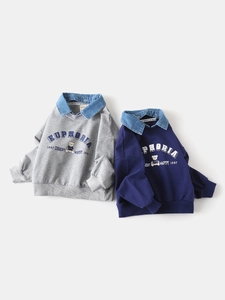 Sweat-shirt enfant style deux-pièces avec col en denim et imprimé ours mignon