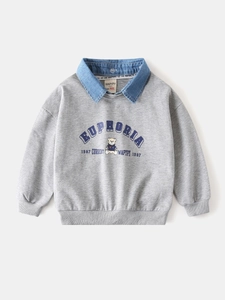 Sweat gris enfant style deux-pièces avec col en denim et imprimé graphique d'ourson