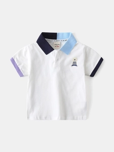Polo blanc à manches courtes pour garçon avec col contrasté et broderie d'ourson