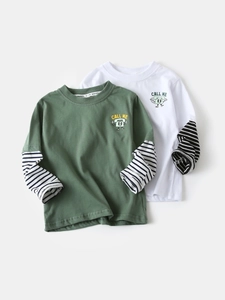 T-shirt bambino a maniche lunghe stile due pezzi con righe e stampa cartoon