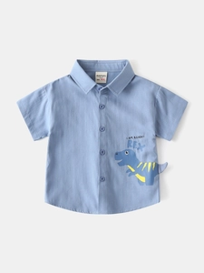 Chemise à manches courtes en coton bleu clair pour garçon avec imprimé dinosaure et revers