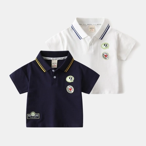 Détails de polos en coton pour garçons avec cols rayés et écussons d'été brodés