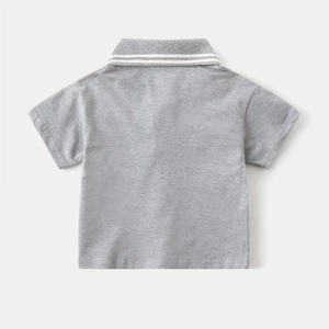 Vue arrière du polo gris pour enfants montrant la maille fine et le col rayé blanc