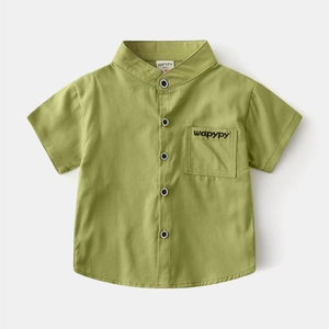 Detail of avocado green kids short sleeve shirt with V-neck, pocket and brand embroidery
