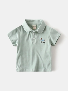 Polo classica in cotone verde chiaro per bambini con ricamo di cucciolo e bottoni