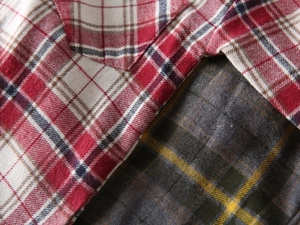 Vue macro de la texture en flanelle de coton douce pour chemises à carreaux garçons