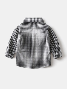 Classic black and white checkered long-sleeved shirt for boys with a loose fit design