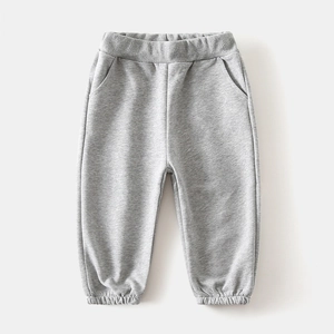 Détails du pantalon de jogging gris pour enfants avec taille élastique et poches