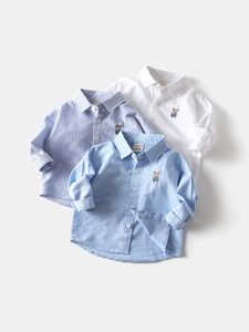 Lot de trois chemises Oxford manches longues pour garçons blanc, bleu et rayé avec ours brodé