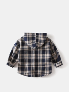 Classic blue and beige plaid hooded shirt for boys with thick brushed fabric and curved hem
