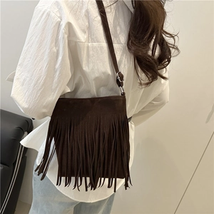 Sac à bandoulière marron vintage à franges en daim avec bandoulière réglable
