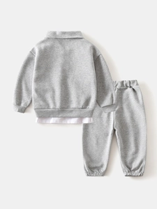 Ensemble décontracté gris pour garçon avec sweat à col superposé et pantalon assorti