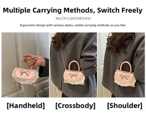 Dettaglio mini borsa rosa con pizzo, fiocco d'argento e varie opzioni di trasporto