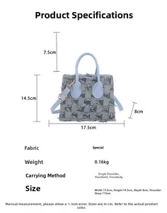 Dimensions détaillées du sac en denim à carreaux avec mesures et bandoulière