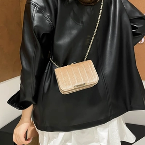 Mini sac à bandoulière chic pailleté champagne avec chaîne et texture métal