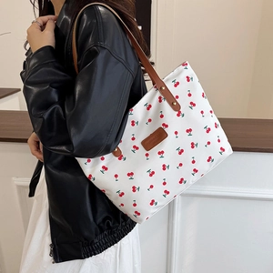 Grand sac cabas élégant avec imprimé cerises rouges et anses en cuir marron