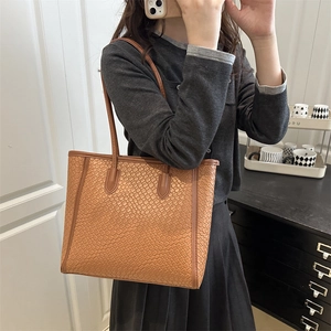 Caramel woven tote bag for women, large capacity shoulder bag for office and college