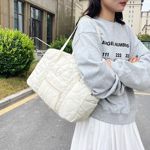 White quilted heart pattern mommy bag with large capacity for daily outdoor travel