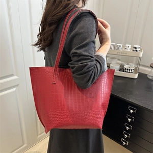Fashionable red crocodile pattern tote bag with large capacity for women's daily commute