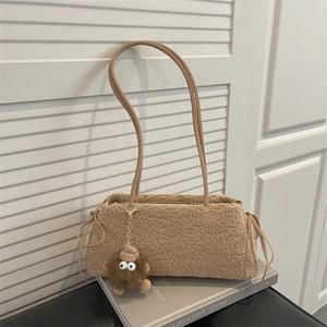 Sac Cabas en Peluche pour Femmes Sac Sous les Bras en Laine d'Agneau Avec Pendentif Monstre Noeud Sac à Épaule Souple Hiver