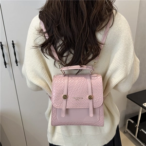 Mini zaino rosa in pelle PU con patta intrecciata e fibbia dorata da donna