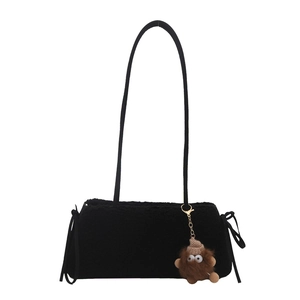 Sac fourre-tout en peluche noire avec cordon de serrage et breloque monstre mignonne