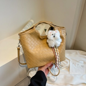 Women Fashion Woven Bucket Bag PU Leather Handbag Casual Crossbody Bag With Plush Pendant Solid Color Commuter Shoulder Bag