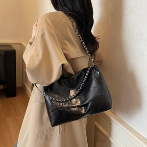 Black chain shoulder bag with pleated texture and silver leather interwoven strap