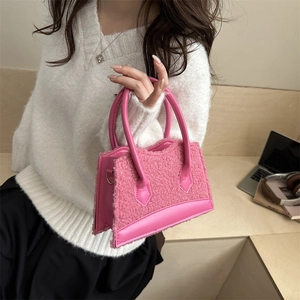 Sac à main chic en laine d'agneau rose pour femme avec bandoulière amovible